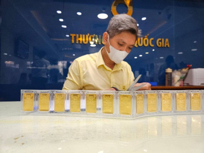 Giá vàng hôm nay 27.1: SJC lập đỉnh 178 triệu, thế giới tăng phi mã