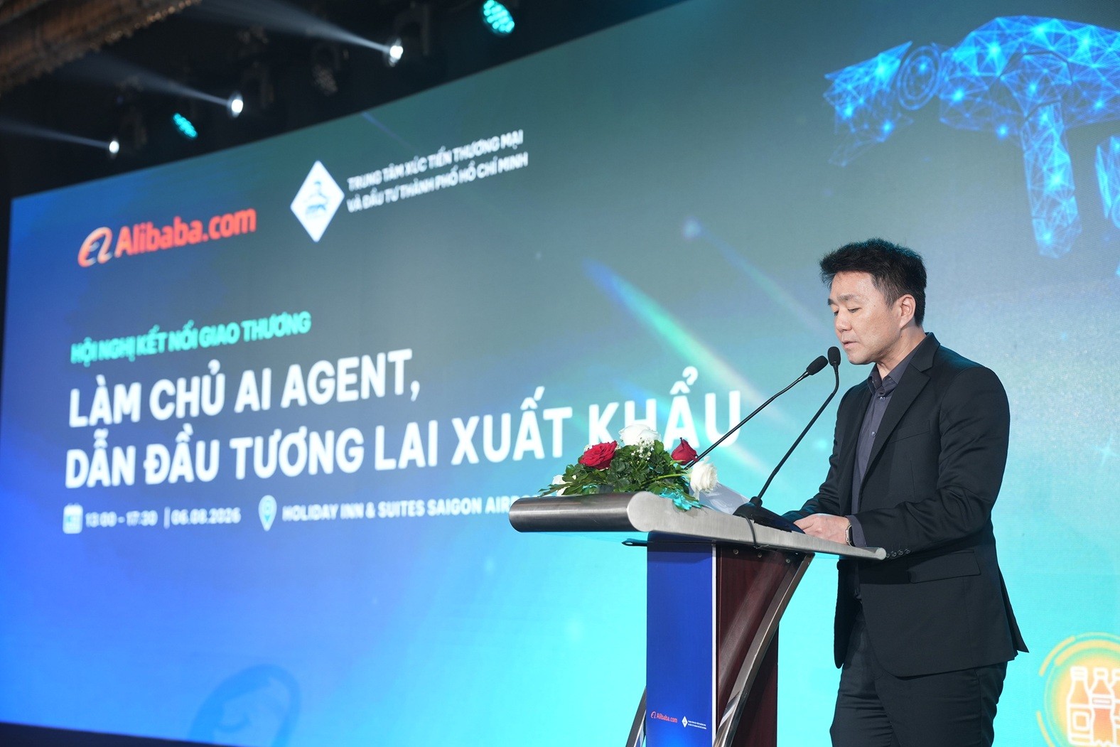 mr-roger-luo-1786086190.jpg