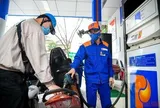 Bộ Công Thương nêu nguyên nhân điều chỉnh giá xăng dầu vào nửa đêm