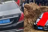 Chôn xe Mercedes biển số 8888 theo người quá cố, gia đình Trung Quốc gây bão dư luận