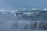 Video: Cận cảnh sóng thần cao 11m tấn công New Zealand, hàng trăm người phải sơ tán khẩn