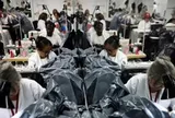 Xưởng thời trang chuyển sang may túi đựng thi thể sau thảm họa động đất Venezuela