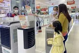 Nắng nóng gay gắt, điều hòa tiết kiệm điện, quạt tích điện "cháy hàng"