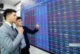 VN-Index hướng đến vùng hỗ trợ cân bằng, chắt lọc cơ hội từ nhóm ngành thu hút dòng tiền