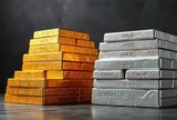 Vàng rơi gần 4%, bạc mất 6%, loạt cá mập mạnh tay "gom hàng"