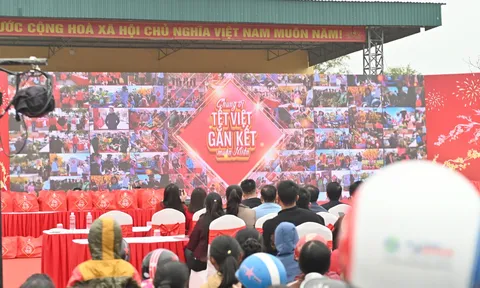 Người dân Nghệ An tham gia trải nghiệm văn hóa Tết tại sự kiện cộng đồng “Chung Vị Tết Việt, Gắn Kết Muôn Miền”