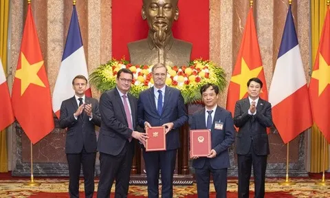 Thúc đẩy hợp tác với Pháp trong lĩnh vực công nghệ vũ trụ và hàng không