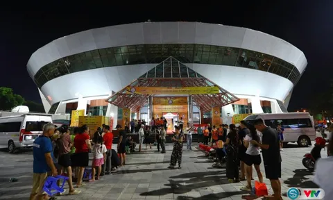 NHM bóng chuyền Việt Nam thức đêm 'săn' vé xem chung kết VTV Cup 2025