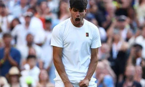 Hạ 'máy giao bóng' người Đức, Alcaraz lọt vòng 4 Wimbledon 2025