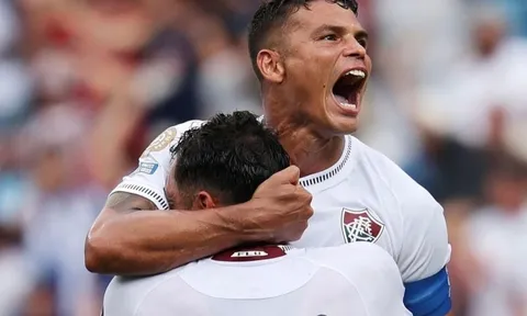 Thiago Silva đá bóng kiêm luôn làm HLV tại FIFA Club World Cup