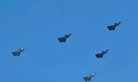 Dàn 'mãnh long' J-20A của Trung Quốc xuất hiện, hé lộ lễ duyệt binh quy mô lớn