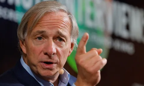 Tỷ phú Ray Dalio khuyên người trẻ: Cứ bắt đầu đầu tư và học từ sai lầm