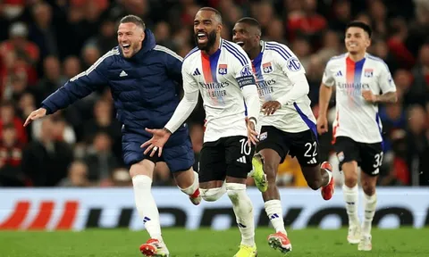 CHÍNH THỨC: Lyon trở lại Ligue 1