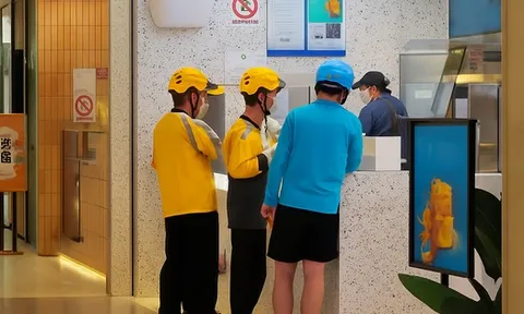 Nền tảng tung mã giảm giá quá sâu, shipper, quán ăn đến khách hàng đều khủng hoảng: Một cuộc “hỗn chiến” chưa từng có của các ông lớn