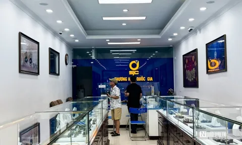 Vàng miếng SJC khan hiếm, người dân săn mua từng đợt