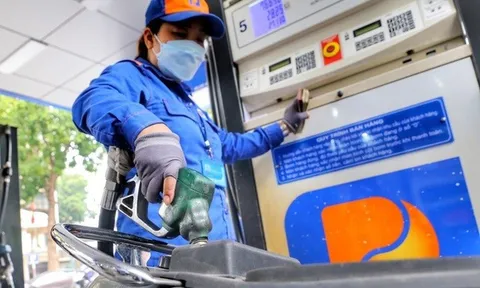 Đề xuất tiếp tục giảm một nửa thuế bảo vệ môi trường với xăng
