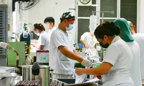 Miễn viện phí toàn dân: Bài học từ 4 quốc gia Đông Nam Á