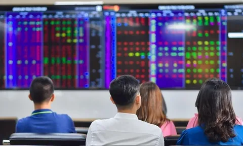 VN-Index cách mốc 1.500 chưa tới 7 điểm: Kẻ cười, người khóc