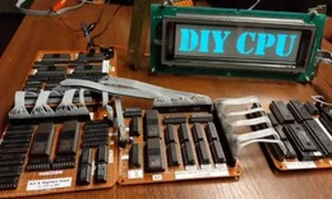 Đỉnh cao DIY: Người đàn ông tự làm CPU bằng chip nhớ cũ, hàn mọi thứ bằng tay và viết 1800 dòng code để nó hoạt động