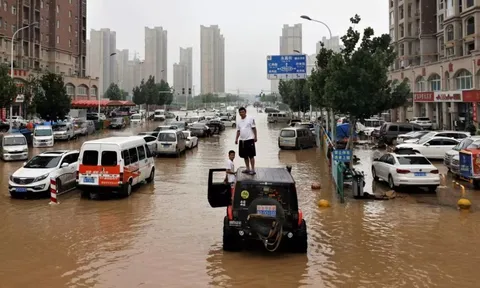 Cả thành phố mất điện vì mưa bão, hàng triệu xe điện sạc kiểu gì: Trung Quốc có lời giải rất hay