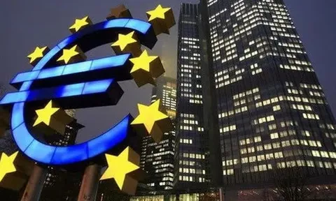 ECB giữ nguyên lãi suất