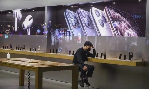 Chưa từng thấy: Apple đóng cửa hàng outlet đầu tiên tại Trung Quốc vì iPhone khó bán