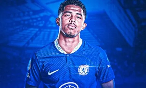 Hành động lạ của cầu thủ Chelsea bị 'bỏ rơi'