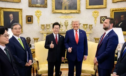 Tổng thống Hàn khéo léo xoay chuyển thế cờ ở phòng Bầu Dục, khiến ông Trump thừa nhận hiểu lầm