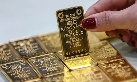 Giá vàng hôm nay 28/8: Vàng SJC lập đỉnh mới 128 triệu đồng