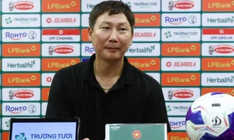 U23 Việt Nam thắng vất vả Singapore, HLV Kim Sang Sik than chân sút tồi