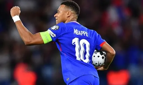 Mbappe tỏa sáng giúp Pháp chỉ còn 10 người thắng ngược Iceland
