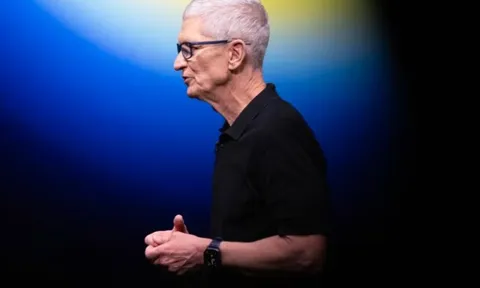 Sự im lặng cao tay của Tim Cook: Đứng ngoài nhìn những kẻ nóng vội lao vào cuộc đua AI, ung dung với núi tiền mặt khổng lồ chờ thời cơ thâu tóm