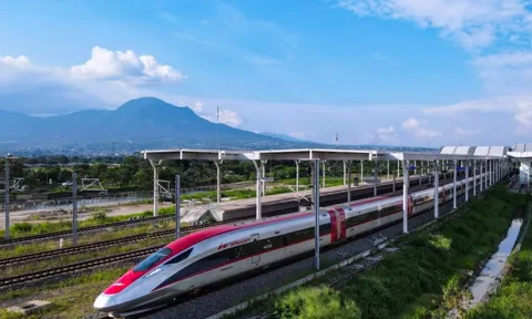 Loại Nhật Bản, chốt Trung Quốc xây dự án đường sắt cao tốc 20 tỷ USD: Công ty vận hành lỗ gần 400 triệu USD, nền kinh tế lớn nhất Đông Nam Á ‘như ngồi trên đống lửa’ vì lo nợ