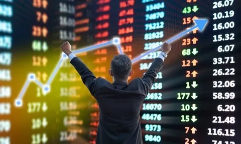 Cổ phiếu “họ” Vin bứt phá, VN-Index lập đỉnh lịch sử mới