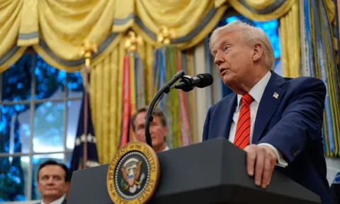 Hàng nghìn nhân viên chính phủ Mỹ bất ngờ bị sa thải, Tổng thống Trump giải thích nguyên nhân