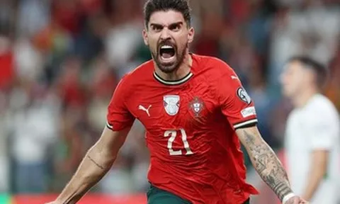 Ronaldo đá hỏng penalty, Bồ Đào Nha vẫn thắng siêu kịch tính