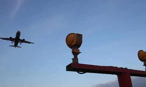 Hãng hàng không Nga phủ nhận máy bay chở 425 người “bốc cháy”