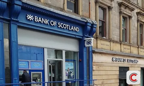 Nóng: Một ngân hàng hơn 300 năm tuổi vừa bị phạt hơn 5 tỷ đồng vì phạm lỗi nghiêm trọng