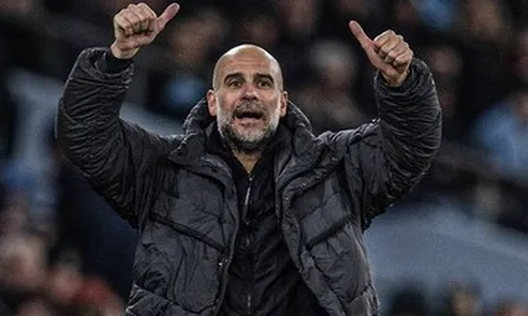 Man City tự tin đánh bại MU, ‘nổ’ 2 hợp đồng giữ Pep ở lại
