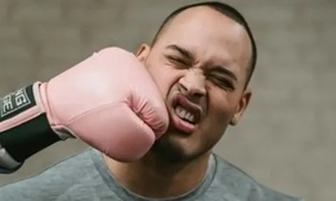 Chủ quán ramen... tự đấm vào mặt mình để chiếm đoạt 1,7 triệu yên