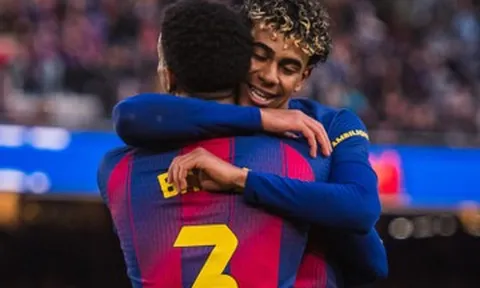 Lamine Yamal phá kỷ lục của Mbappe, Hansi Flick nói điều đặc biệt