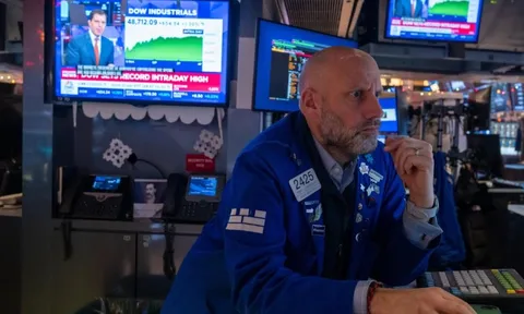 Thị trường hồi hộp chờ hai báo cáo kinh tế quan trọng: Biến số then chốt cho quyết định lãi suất Fed