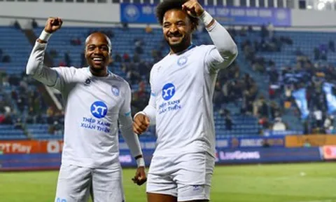 Xuân Son hụt bàn thắng, Nam Định mất điểm phút cuối