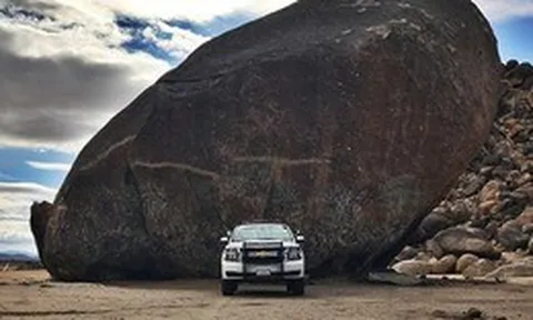 Bí ẩn về Giant Rock: Tảng đá granite khổng lồ giữa sa mạc Mojave nơi lưu giữ ký ức cổ xưa và huyền thoại vũ trụ