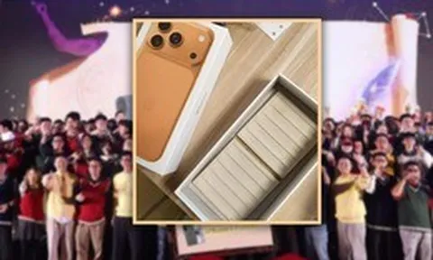 Cú lừa thế kỷ tại tiệc tất niên: Nhân viên hí hửng trúng iPhone 17 Pro Max, về nhà mở hộp chỉ thấy gạch men và kẹo