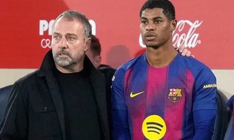 Barca ép giá mua đứt Rashford, MU phản ứng khiến Hansi Flick tiếc