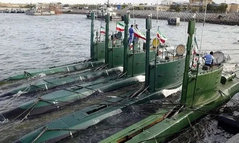 "Sát thủ ven bờ" của Iran đón lõng tàu sân bay Mỹ?