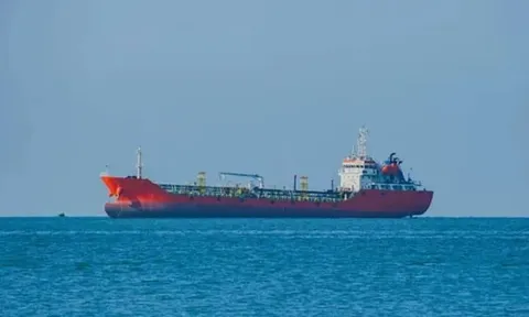 Nga thử lệnh phong toả của Mỹ, điều tàu chở 200.000 thùng dầu tới quốc đảo xa xôi: Thế giới 'nín thở' chờ kết quả