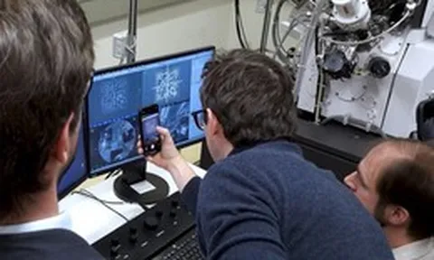 Mã QR nhỏ nhất thế giới: Chỉ 1,98 micromet vuông, bé hơn cả vi khuẩn và được Guinness công nhận