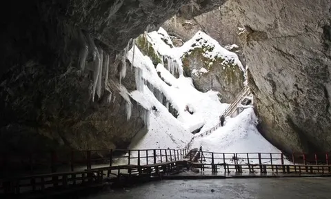 Một thứ bí ẩn bị "phong ấn" trong hang băng 5.000 năm vừa được giải phóng, có thể tạo ra phép màu cho nhân loại